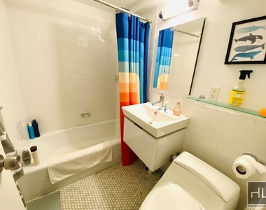 455 W 43rd Street - Photo Thumbnail 6