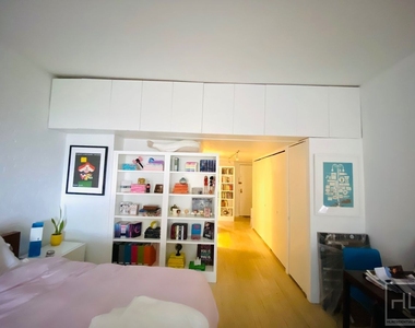 455 W 43rd Street - Photo Thumbnail 3