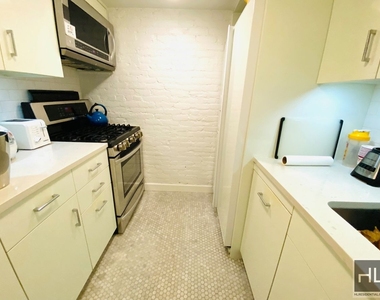 455 W 43rd Street - Photo Thumbnail 4
