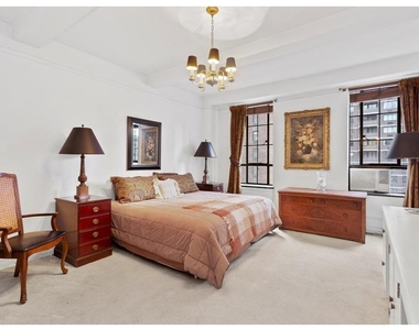 350 W 57th Street - Photo Thumbnail 3