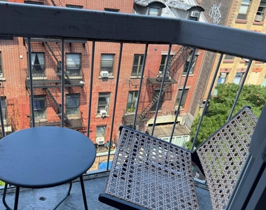184 Thompson Street - Photo Thumbnail 6