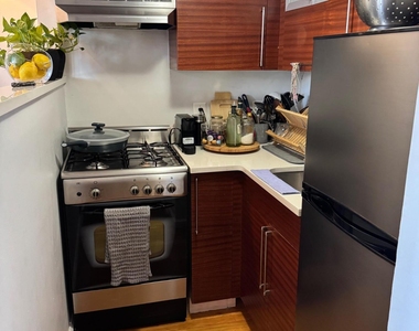 184 Thompson Street - Photo Thumbnail 2