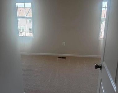 187 Anthem Street - Photo Thumbnail 15