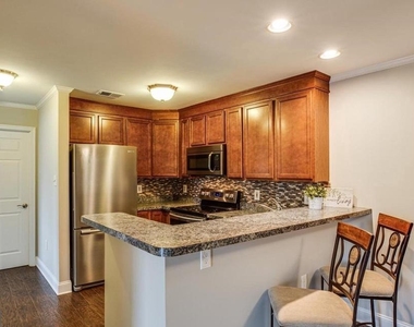 302 Grosvenor Lane - Photo Thumbnail 2