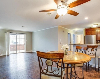302 Grosvenor Lane - Photo Thumbnail 3