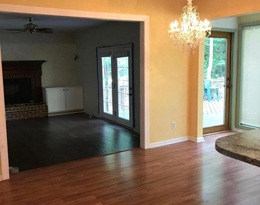 2021 State Room Drive - Photo Thumbnail 14