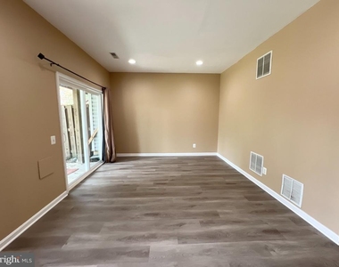 22464 Maison Carree Square - Photo Thumbnail 16