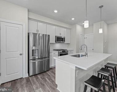 2410 Stella Place - Photo Thumbnail 12