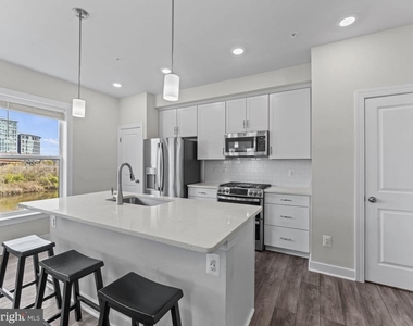 2410 Stella Place - Photo Thumbnail 15