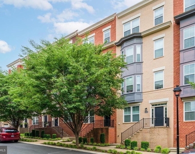 11692 Sunrise Square Place - Photo Thumbnail 1