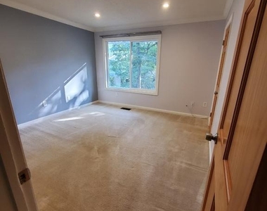 2366 Southgate Square - Photo Thumbnail 6