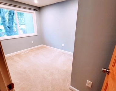 2366 Southgate Square - Photo Thumbnail 11