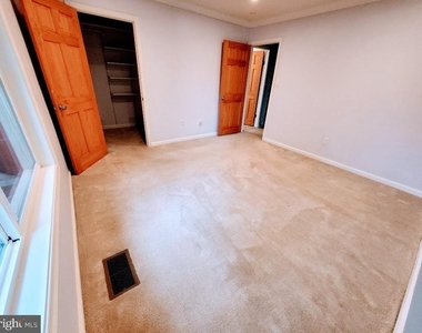 2366 Southgate Square - Photo Thumbnail 9