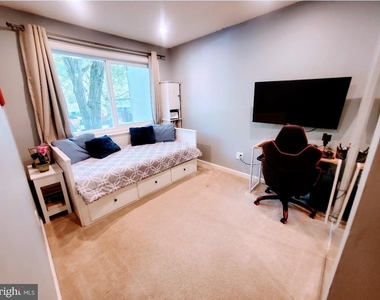 2366 Southgate Square - Photo Thumbnail 5