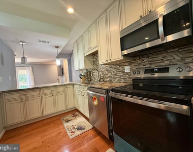 6415 Blarney Stone Court - Photo Thumbnail 7