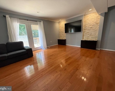 6415 Blarney Stone Court - Photo Thumbnail 3