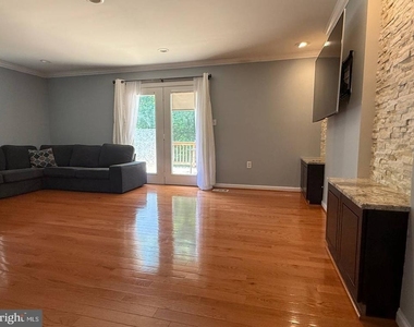 6415 Blarney Stone Court - Photo Thumbnail 4