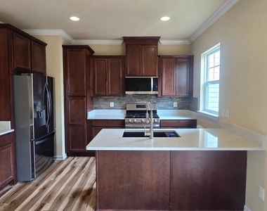 103 Argyle Court - Photo Thumbnail 7