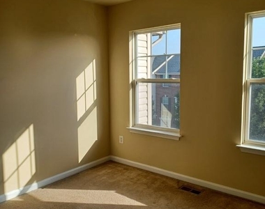 103 Argyle Court - Photo Thumbnail 18