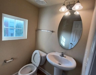 103 Argyle Court - Photo Thumbnail 17