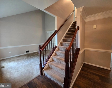 832 Fox Den Road - Photo Thumbnail 4
