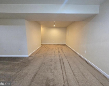 832 Fox Den Road - Photo Thumbnail 33