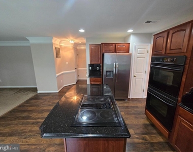 832 Fox Den Road - Photo Thumbnail 12