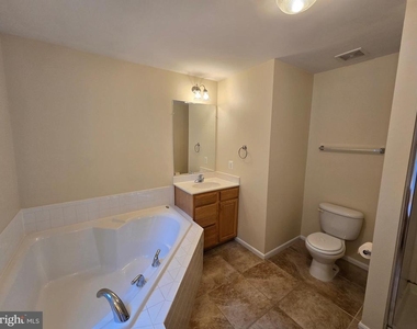 832 Fox Den Road - Photo Thumbnail 29