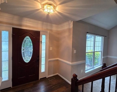 832 Fox Den Road - Photo Thumbnail 3