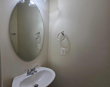 832 Fox Den Road - Photo Thumbnail 5