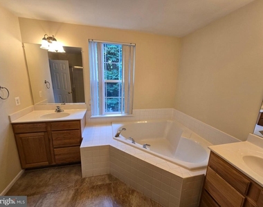 832 Fox Den Road - Photo Thumbnail 28