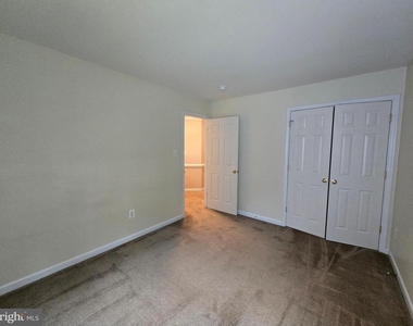 832 Fox Den Road - Photo Thumbnail 25