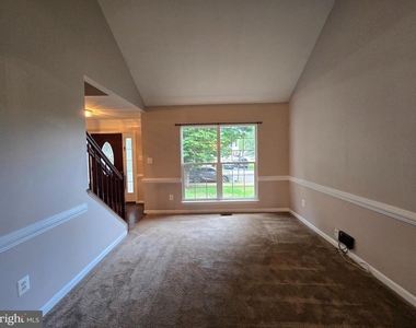 832 Fox Den Road - Photo Thumbnail 8