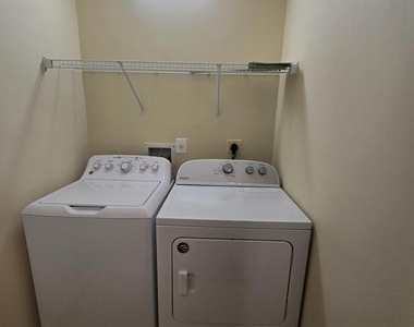832 Fox Den Road - Photo Thumbnail 23