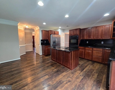 832 Fox Den Road - Photo Thumbnail 11