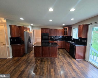 832 Fox Den Road - Photo Thumbnail 1