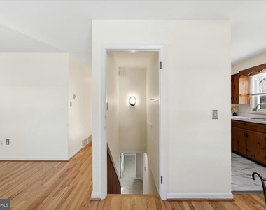 311 S Buckmarsh Street - Photo Thumbnail 31