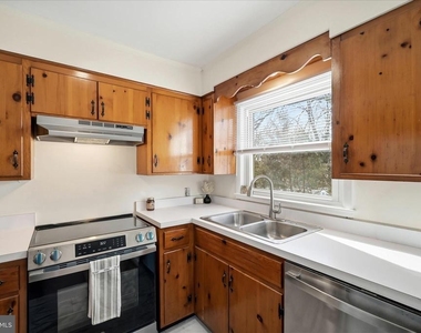 311 S Buckmarsh Street - Photo Thumbnail 20