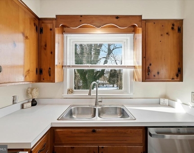 311 S Buckmarsh Street - Photo Thumbnail 21