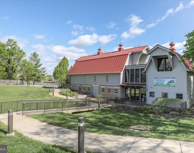 311 S Buckmarsh Street - Photo Thumbnail 53