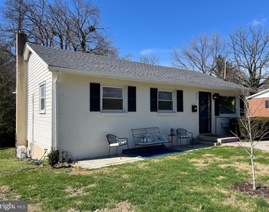 311 S Buckmarsh Street - Photo Thumbnail 2