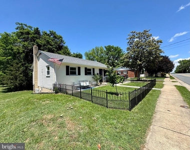 311 S Buckmarsh Street - Photo Thumbnail 4