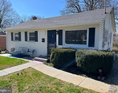 311 S Buckmarsh Street - Photo Thumbnail 1