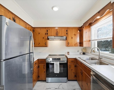 311 S Buckmarsh Street - Photo Thumbnail 19