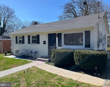 311 S Buckmarsh Street - Photo Thumbnail 3