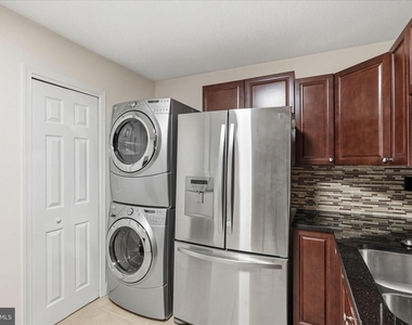 309 Yoakum Parkway - Photo Thumbnail 9