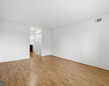 309 Yoakum Parkway - Photo Thumbnail 12