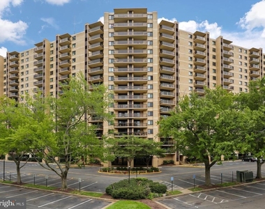 309 Yoakum Parkway - Photo Thumbnail 1
