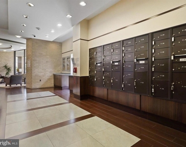 309 Yoakum Parkway - Photo Thumbnail 25