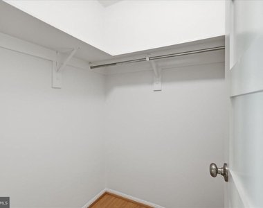 309 Yoakum Parkway - Photo Thumbnail 19